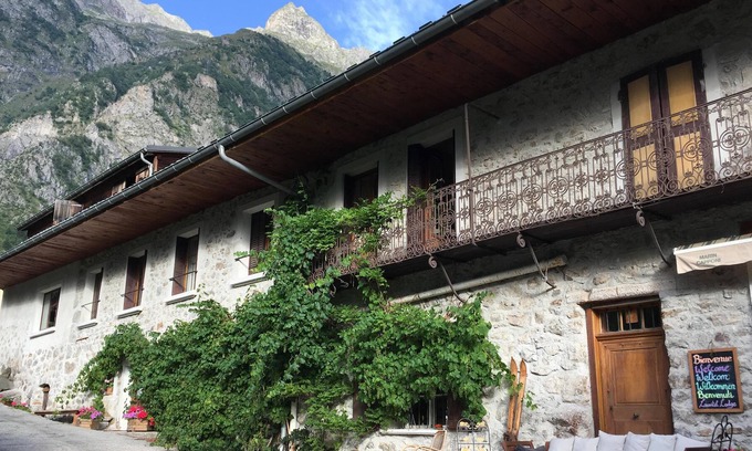 Venosc House | Venosc: Characterful house and gardens in magnificent location 8 - 30 pers