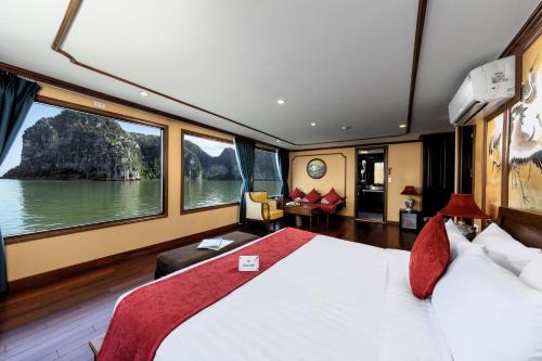 Ha Long Hotel | Verdure Lotus Grandeur Cruise on Ha Long Bay