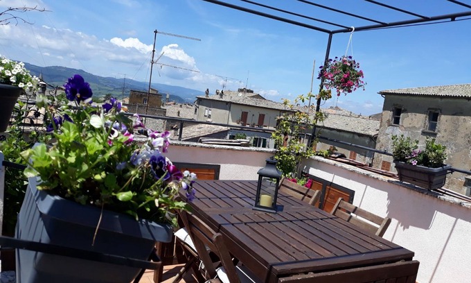 Orvieto Apartment | Very central apartment, a few steps from the Duomo and the Theatre, with balcony