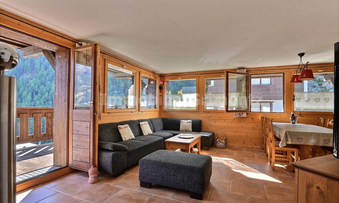 Grimentz Apartment | Very comfortable flat for 6 people, living room with wood-burner, kitchen area with dishwasher, 1 do