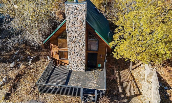 Mount Lemmon Cabin | Very cool family cabin with bear theme decorations, two decks and much more.