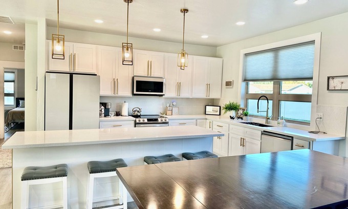 Kimberly House | Very new cozy modern Trout 3-bedrm plus office house in Kimberly & 2 car garage