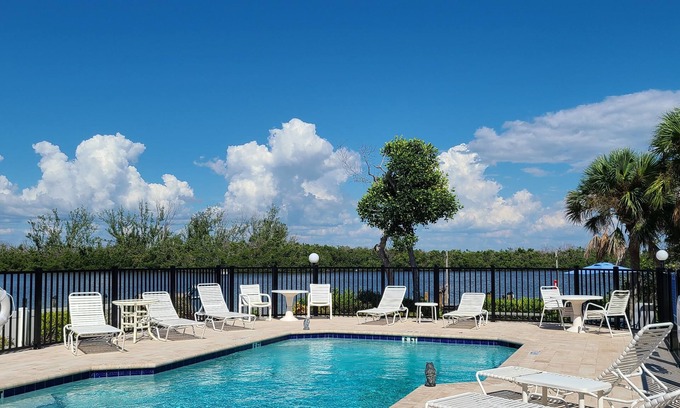 Englewood Condo | Very Nice, Clean Condo on Manasota Key! Close to Everything!