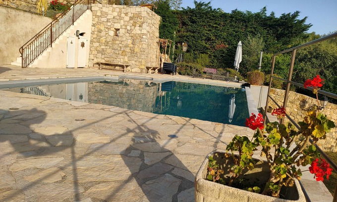 Le Rouret Apartment | Very nice ground floor apartment in villa, Picsine, jaccuzi full kitchen