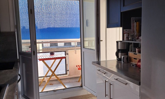 Anatole France Danton Apartment | Very quiet apartment located in the city center on the top floor with elevator.