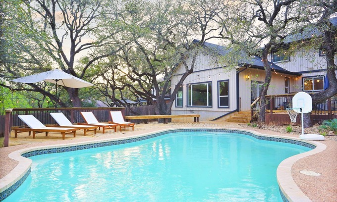 Whispering Oaks House | Very Spacious 5-bed w/Pool, Hot Tub, Mini Golf, Game Room, Playground and More!
