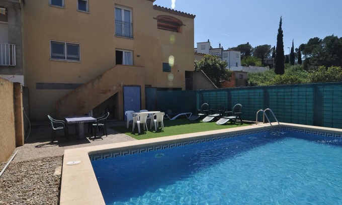 L'Escala Villa | Very spacious house with private pool, Barbecue and Wifi