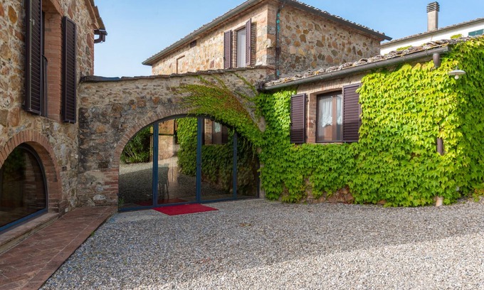 Palazzina Apartment | Vescovado Apartment in Historic Estate near Siena with swimming pool