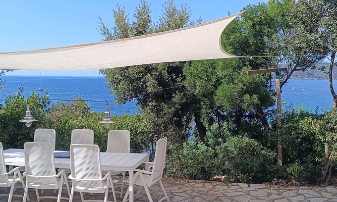 Capoliveri Apartment | VILLA PINETA - Beautiful house by the sea with direct access to the beach 9 beds