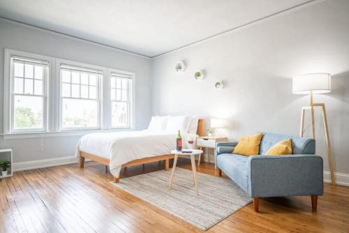 Peoria Apartment | VIBES ON MAIN - Modern Chic Studio in Downtown