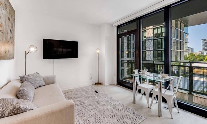 NoMa Hotel | Vibrant Noma Location 1BR with Private Balcony | DC