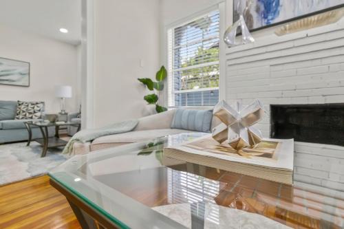 Grandview Heights House | Vibrant Oasis W Heated Pool 3BR 2BA N Downtown