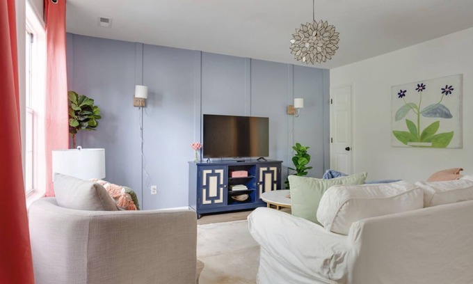 North Raleigh House | Vibrant Villa Green-2 King En-suites, 20 min RDU/PNC Park, 5 min Shelley Lake