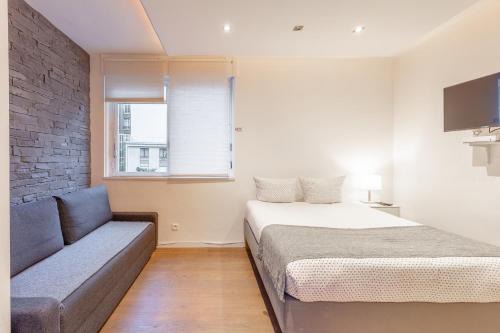 Porte-Dauphine Apartment | Victor Hugo Flat