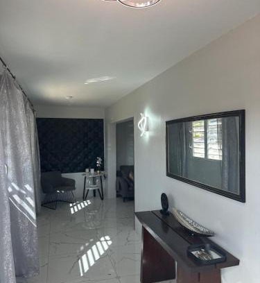 Marie Pampoen Villa | Victoria by the Sea