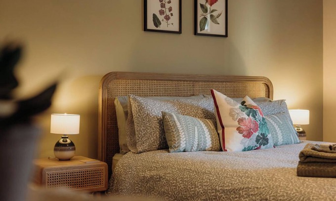 Cambridge Cottage | Victorian cottage, (New to Vrbo) near Botanical gardens & historical collages