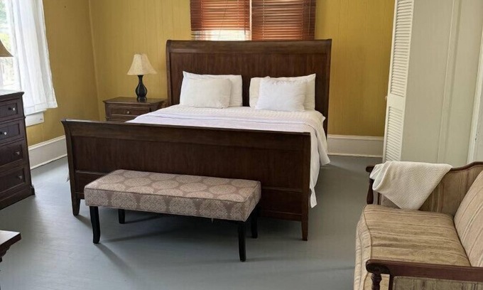 Hot Springs Apartment | Victorian loft apartment in Historic Motel