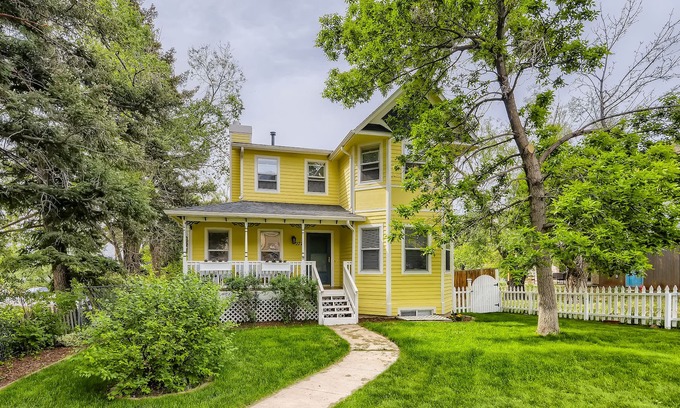 Palmer Lake House | Victorian Oasis In Heart of Palmer Lake