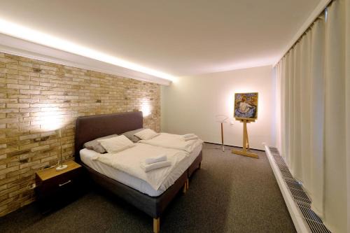 Troja Apartment | ViDa Prostorný 220 m2 3BR Apartmán s Krbem a Zahradou, Ideální pro Rodiny