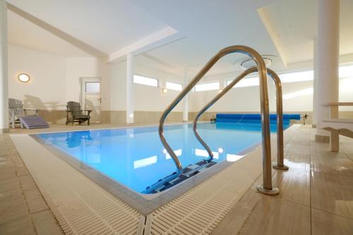 Hohen Wieschendorf House | Vier-Winde-Villa mit Schwimmbad