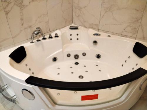 Vierzon Apartment | Vierzon Centre - joli T2- balnéo- wifi