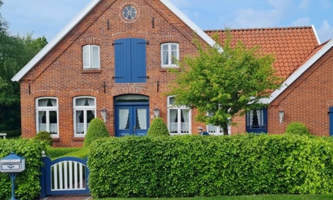Butjadingen Apartment | View of the dike & 50 m from the harbor and the North Sea