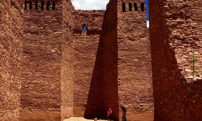 Mountainair House | View the Manzano Mountains and visit Salinas Pueblo Missions National Monument