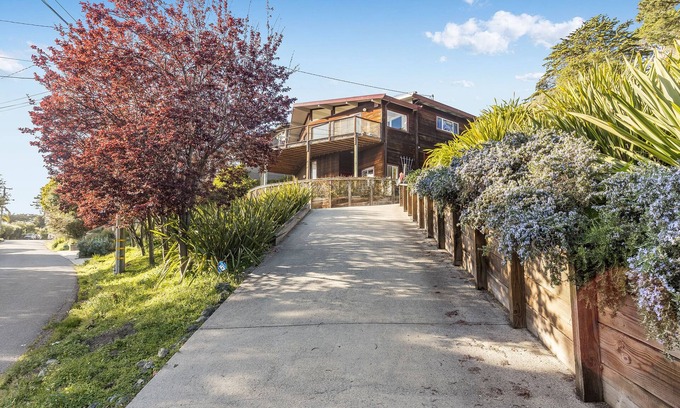 Stinson Beach House | Views galore nestled on the hill above town