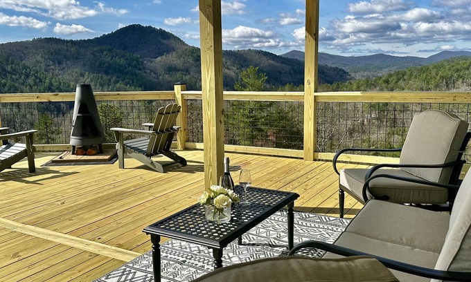Clayton Cabin | VIEWS! Mountain Sunsets & Stars! - The Green Cabin