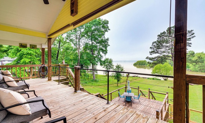 Livingston House | Views, Sunsets & Wildlife: Waterfront Gem in Texas