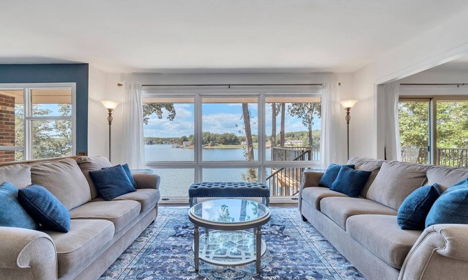 High Point House | "Views to die for"/Family Friendly/Near HFB/Dock/Kayaks/Patio/Deck/Grill/GmRm