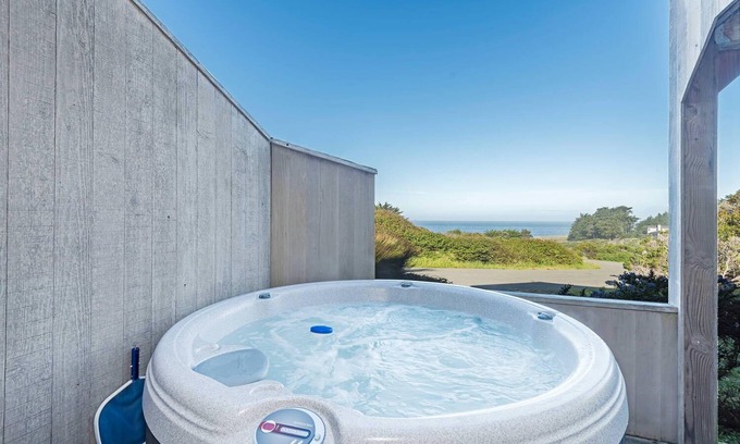 Sea Ranch House | Viglione | Meadow Escape with Hot Tub