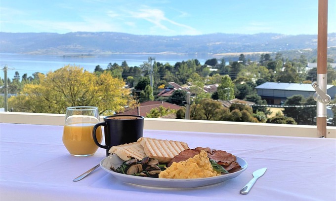 Jindabyne Hotel | Vikas