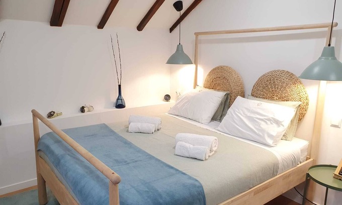 Costa de Caparica Apartment | Vila Maria Green Room by Host-point