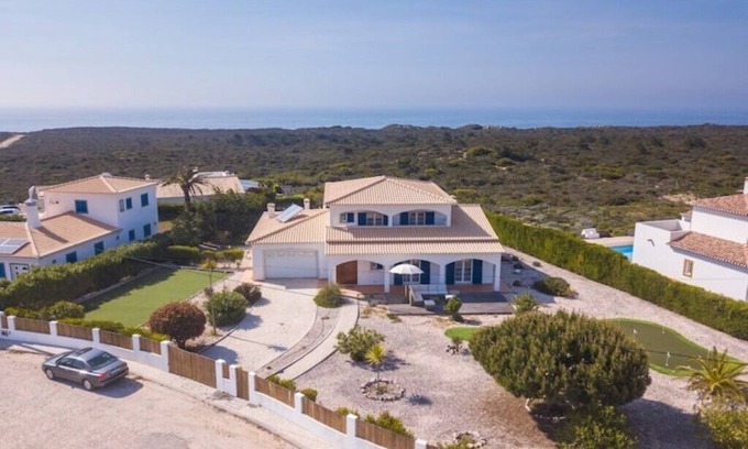 Aljezur Villa | Vila OceanBreeze Aljezur 4 Bdrms10 Px Heated Pool Spacious & Cozy, Sea & Nature