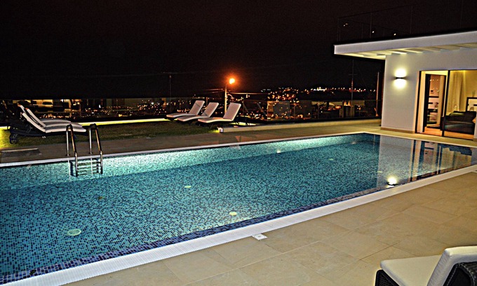 Sao Roque House | VILA PARAÍSO - VACATION VILLA FOR 8, HEATED POOL, 1 CAR AVAILABLE