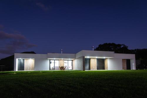 Ponta Delgada Villa | Vila Vicente Jacuzzi, Sauna and Parking