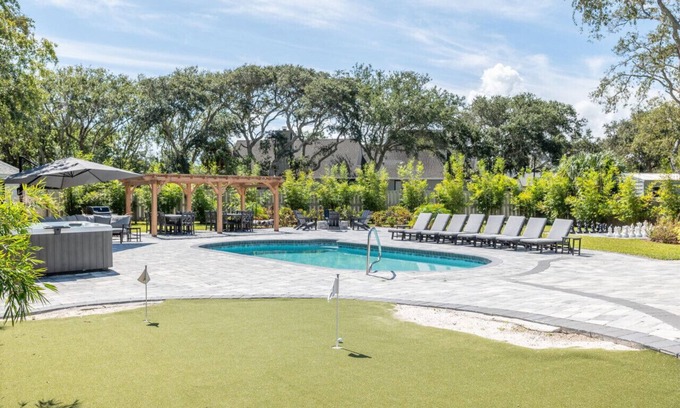 Vilano Beach House | Vilano Rose, Sleeps 24, 6Bds/5Bths, Heated Pool, Hot Tub, Walk to Beach, Golf, Pets Hammock