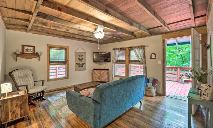 Vilas Cabin | Vilas Treetop Cabin w/ On-Site Creek & Views!