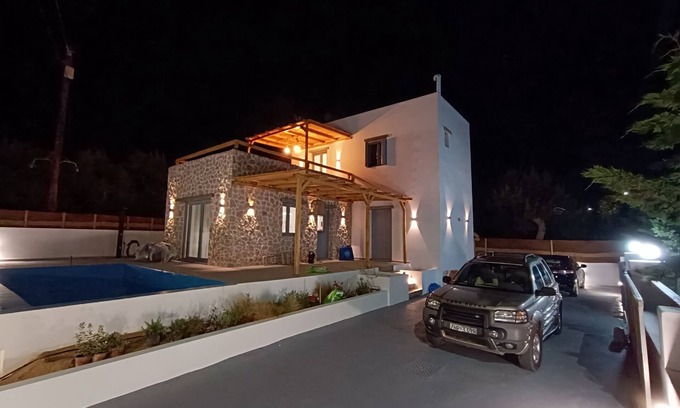 Zefiria House | Vilianna Milos