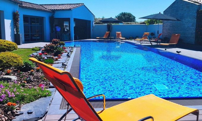 French Atlantic Coast Villa | VILLA D'ARCHITECTE n A tranquil jewel ideally set in Sainte-Marie de Ré