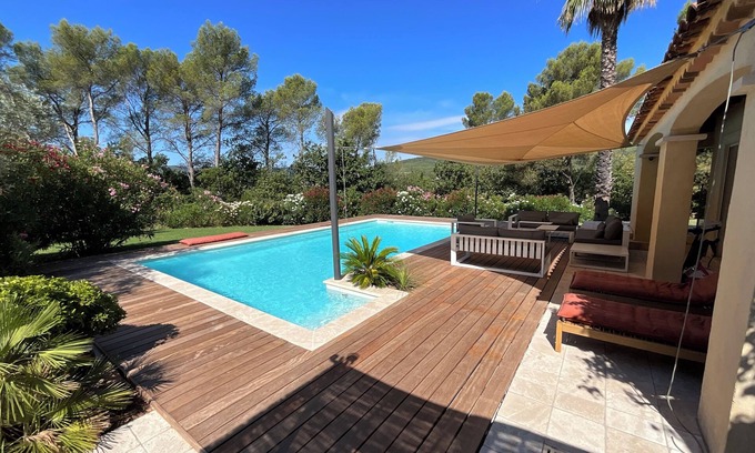 Cuers House | Villa à 25 Minutes de la mer Avec Piscine Dans un Grand Jardin Arboré