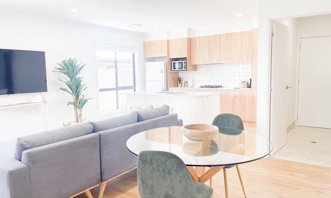 Gobbagombalin Apartment | Villa 1 · Luxury Stay in Gobbagombalin