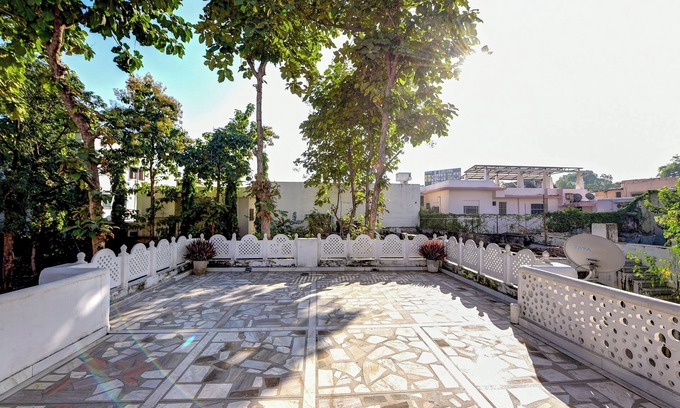 Udaipur Apartment | Villa 10 Para - 2BHK City Center Stay Balcony Green Surroundings 4 Pax