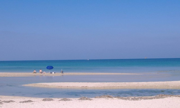 Torre Chianca Villa | VILLA 18 SLEEPS ONLY 100MT FROM THE SAND OF SAND