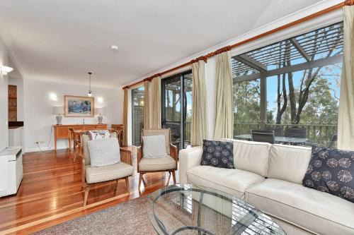 Pokolbin Villa | Villa 2br Rose Villa located within Cypress Lakes Resort