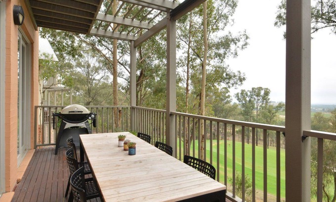 Pokolbin Villa | Villa 3br Fiano Villa located within Cypress Lakes Resort