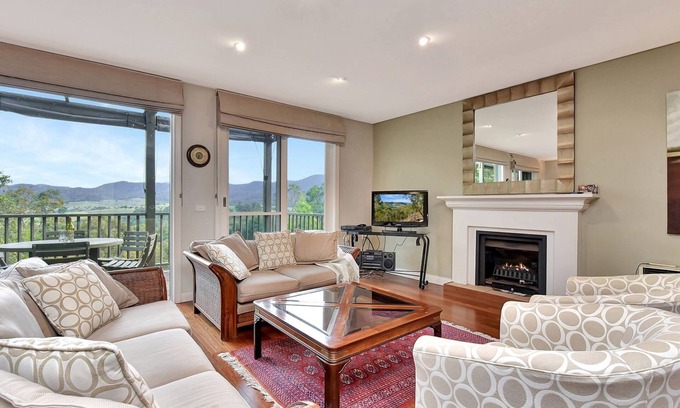 Pokolbin Villa | Villa 3br Zinfandel Villa Resort Condo located within Cypress Lakes Resort nothing is more central