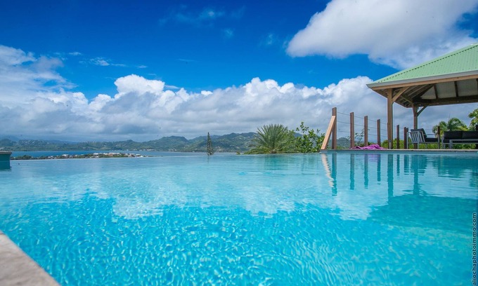 Le Robert Villa | Villa 5 Chambres Avec Piscine et vue sur la Baie du Robert