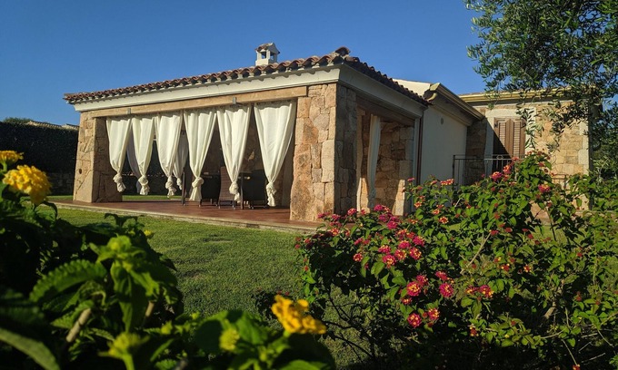 Tanaunella Villa | Villa, 600m garden., Parking., shower, barbecue, large veranda with kitchenette
